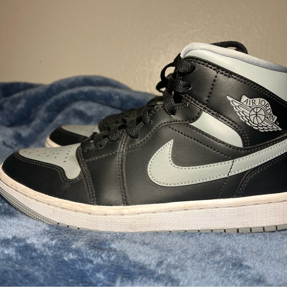 Jordan Sneakers in Black and Gray